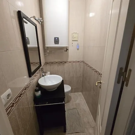 Plaza Parking Free Apartment
